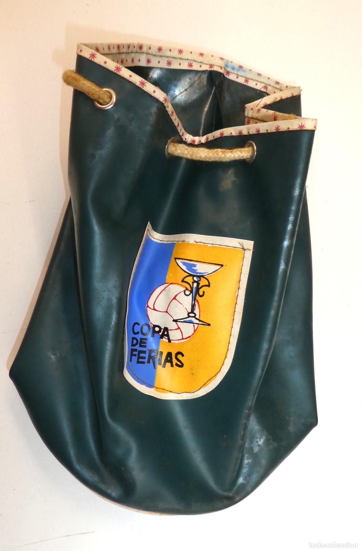Collezionismo sportivo: Escaso peque&ntilde;a Bolsa o petate de la copa de ferias, mide 17 cm