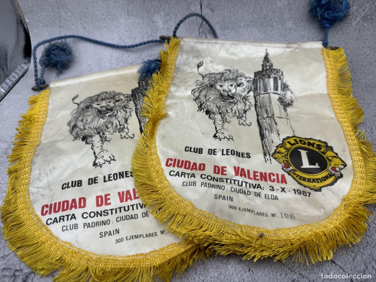 Coleccionismo deportivo: Pareja de banderines Lions Club Valencia, 1987