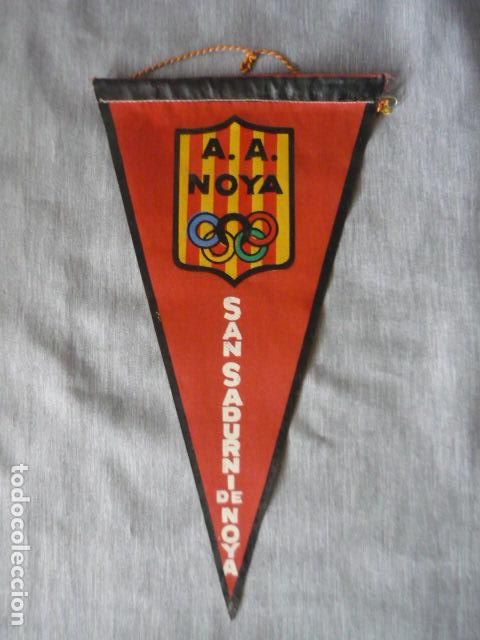 Coleccionismo deportivo: SAN SADURNI DE NOYA BARCELONA FUTBOL A. A. NOYA ANTIGUO BANDERIN