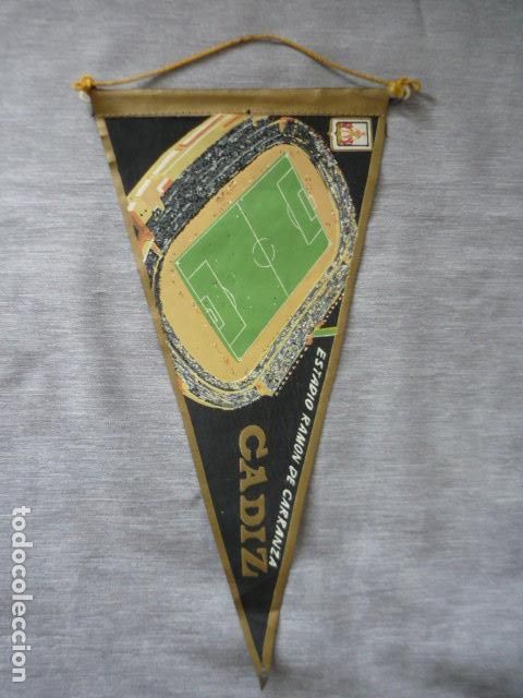 Coleccionismo deportivo: CADIZ ESTADIO RAMON DE CARRANZA BANDERIN FUTBOL