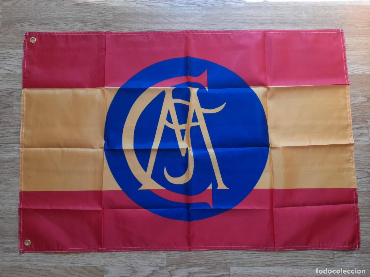 Coleccionismo deportivo: Bandera Real Madrid Club de Futbol antiguo anagrama azul