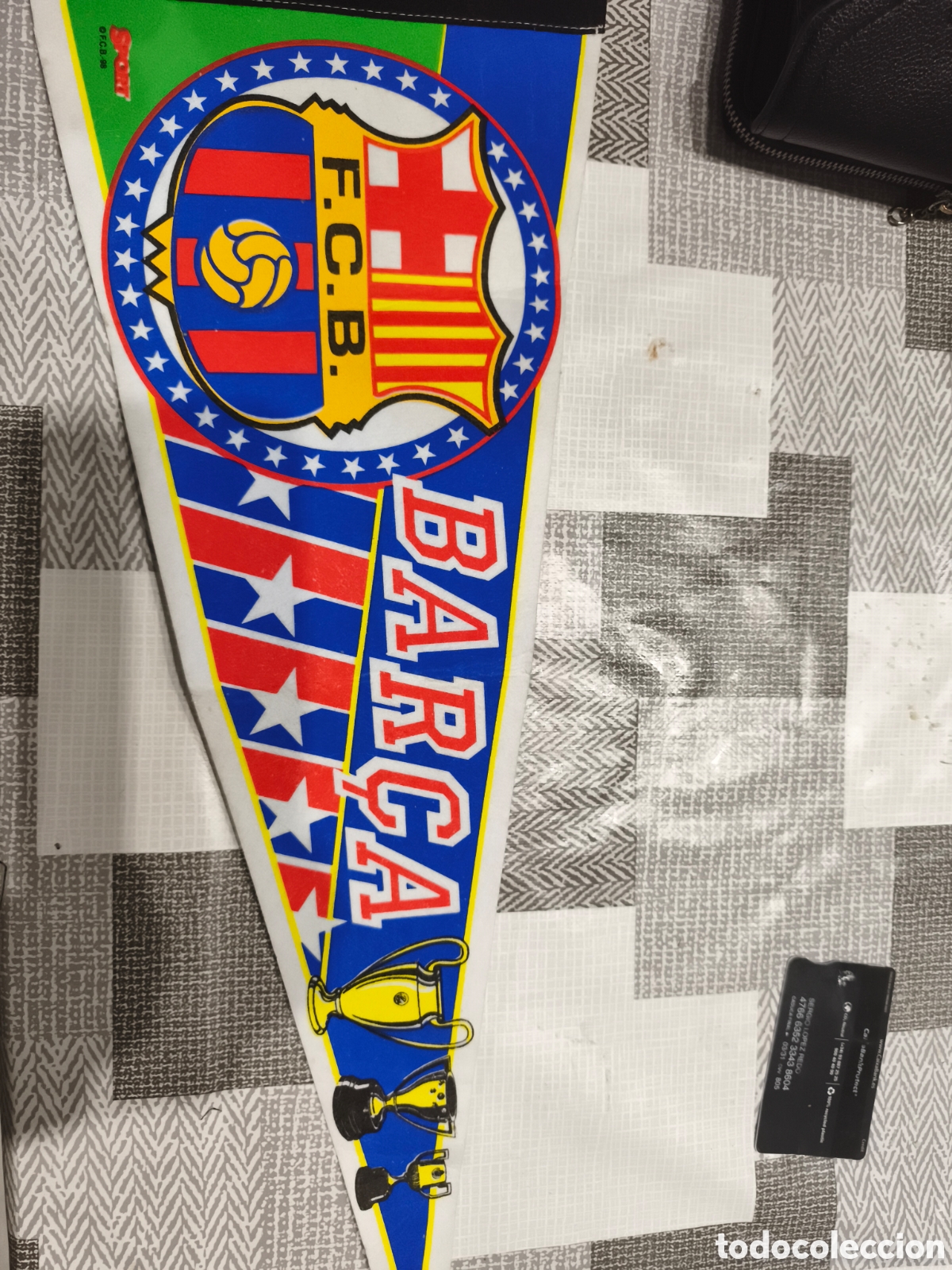 Coleccionismo deportivo: bander&iacute;n triangular vintage del F.C. Barcelona de finales de los a&ntilde;os 90