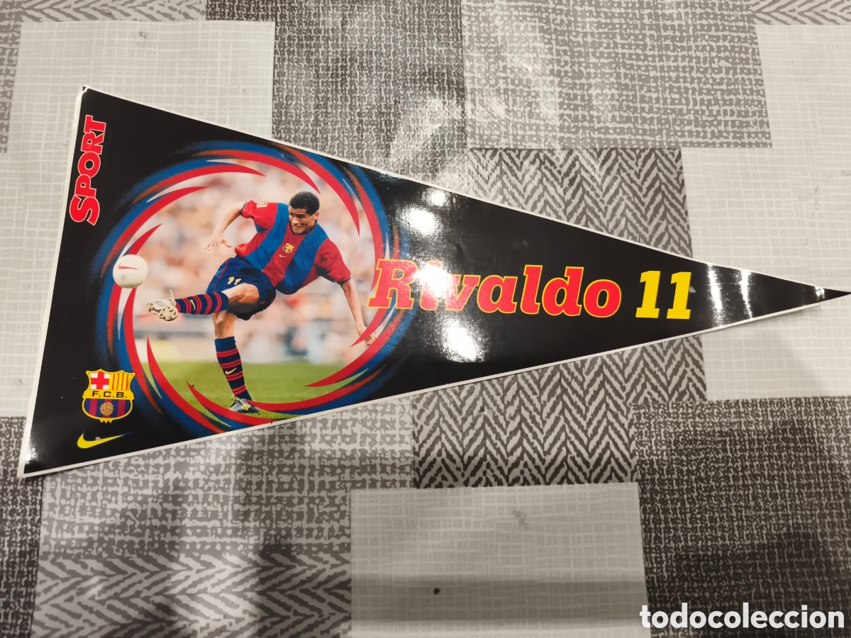Coleccionismo deportivo: bander&iacute;n adhesivo coleccionable del F.C. Barcelona de la temporada 1998/99