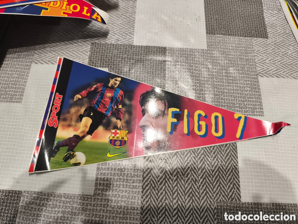 Coleccionismo deportivo: bander&iacute;n adhesivo de colecci&oacute;n del F&uacute;tbol Club Barcelona de la temporada 1998/99 dedicado a Luis Fig