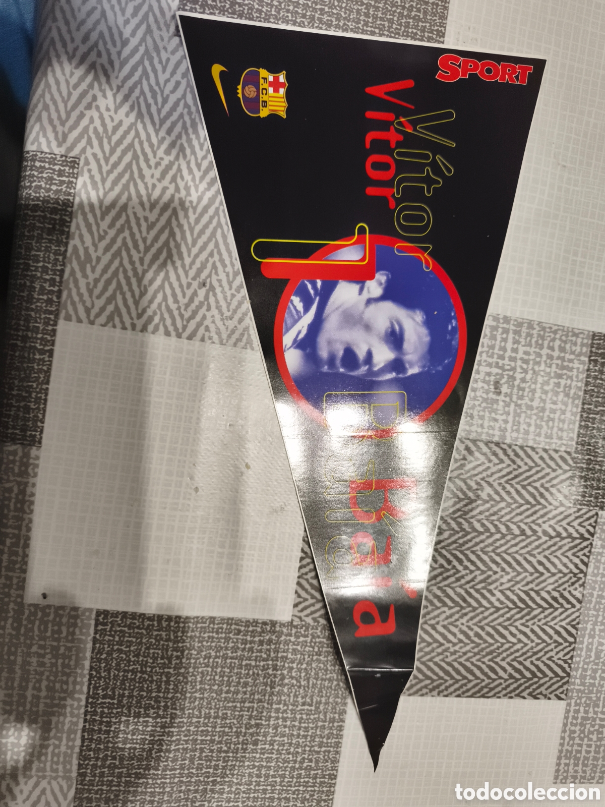 Coleccionismo deportivo: bander&iacute;n adhesivo de colecci&oacute;n del F&uacute;tbol Club Barcelona de la temporada 1998/1999 dedicado al porte