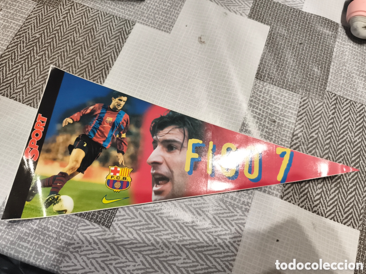 Coleccionismo deportivo: bander&iacute;n adhesivo de colecci&oacute;n del F&uacute;tbol Club Barcelona de la temporada 1998/99, dedicado al jugado