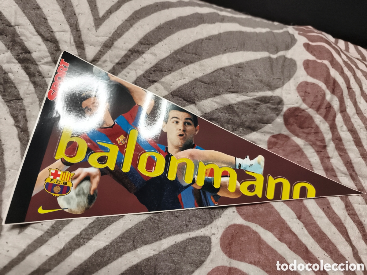 Coleccionismo deportivo: bander&iacute;n adhesivo (pegatina) de la secci&oacute;n de balonmano del F&uacute;tbol Club Barcelona,