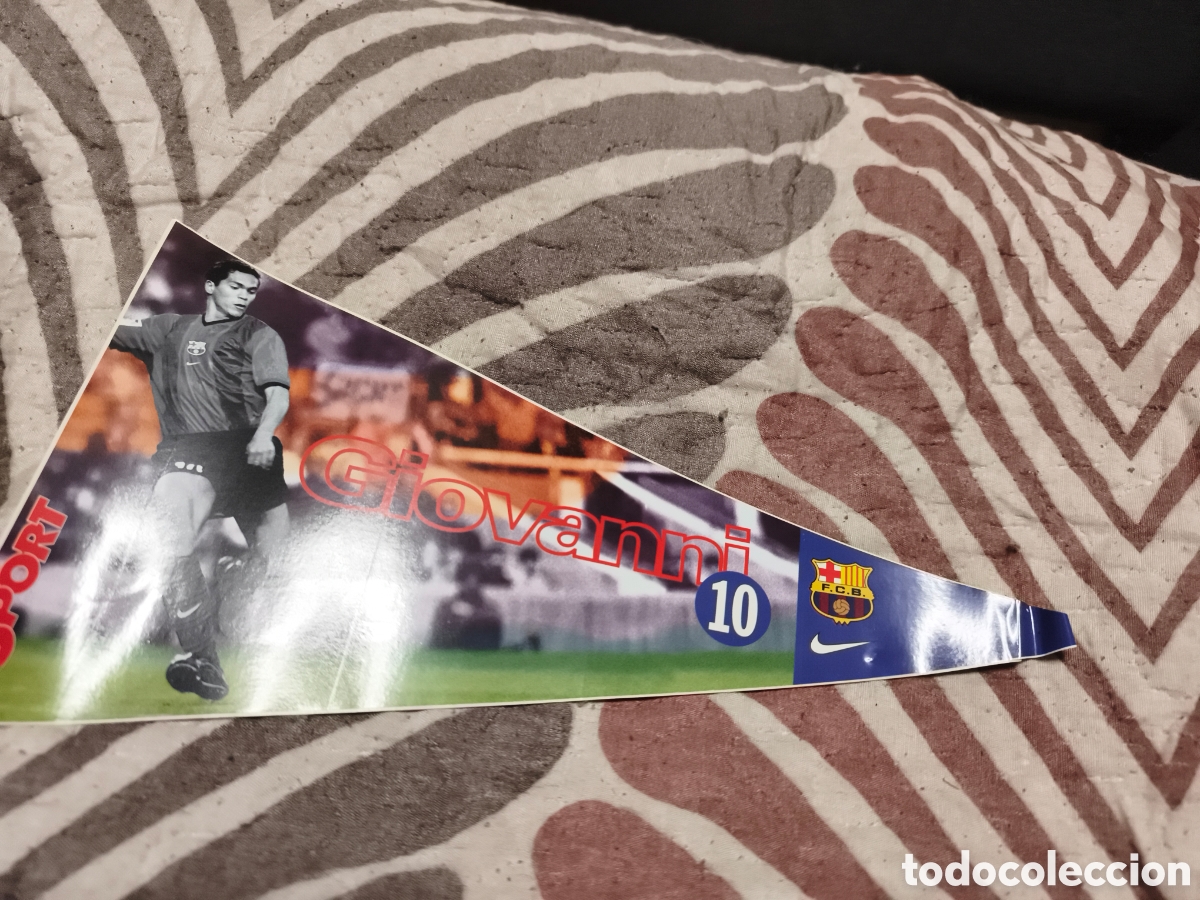 Coleccionismo deportivo: bander&iacute;n adhesivo del FC Barcelona de la temporada 1998-1999, dedicado al jugador Giovanni