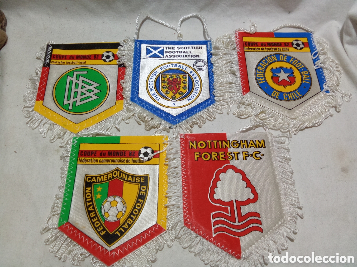 Colecionismo desportivo: LOTE 8 DE 5 BANDERINES DE F&Uacute;TBOL