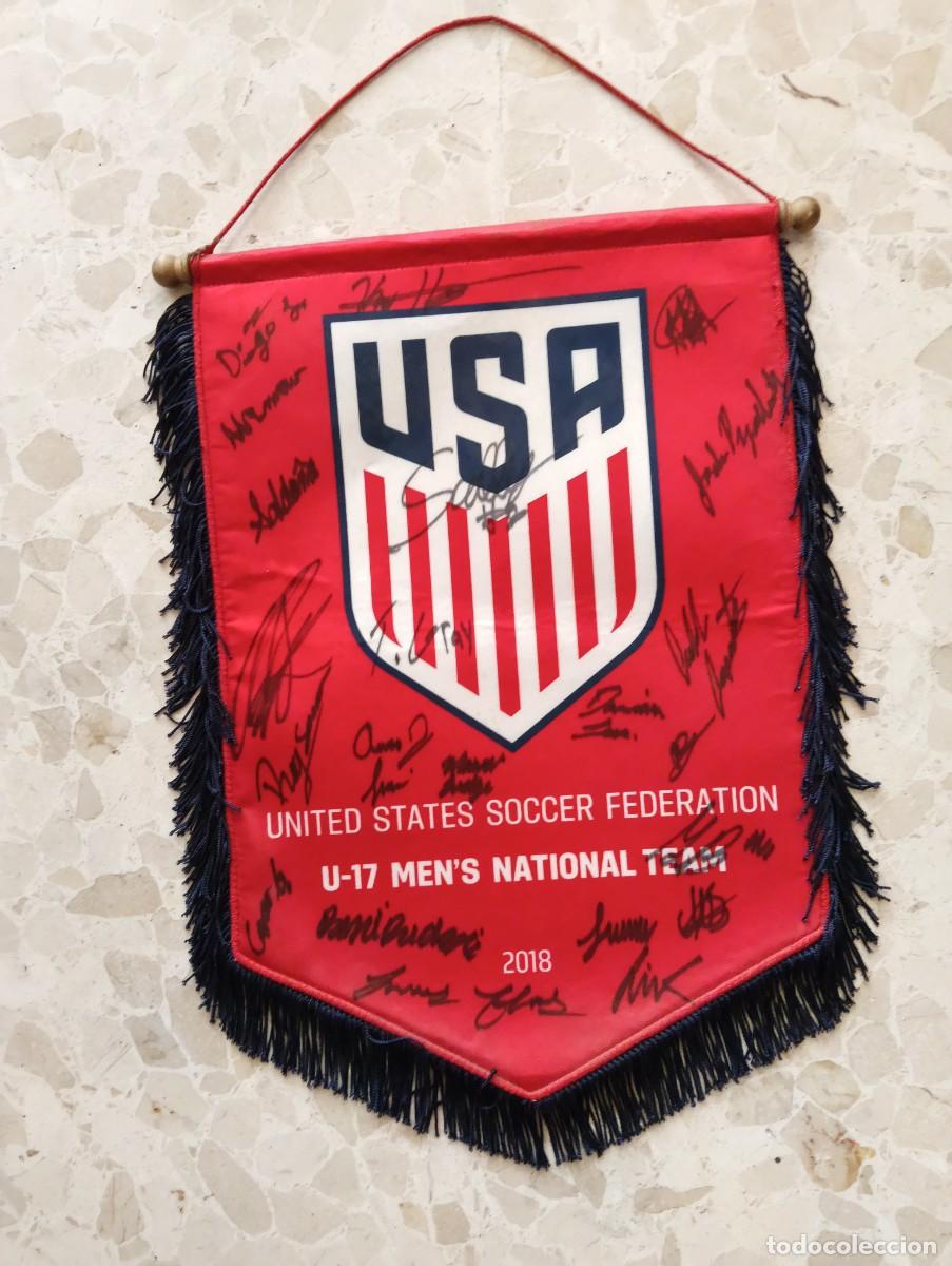 Coleccionismo deportivo: BANDERIN PENNANT UNITED STATES SOCCER FEDERATION U-17 MEN&acute;S NATIONAL TEAM 2018 CON FIRMAS JUGADORES