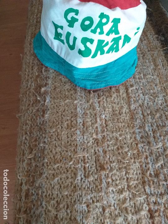 Coleccionismo deportivo: IKURRI&Ntilde;A: gora euskadi + GORRO: gora euskadi - Foto 3