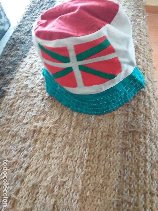Coleccionismo deportivo: IKURRI&Ntilde;A: gora euskadi + GORRO: gora euskadi - Foto 4