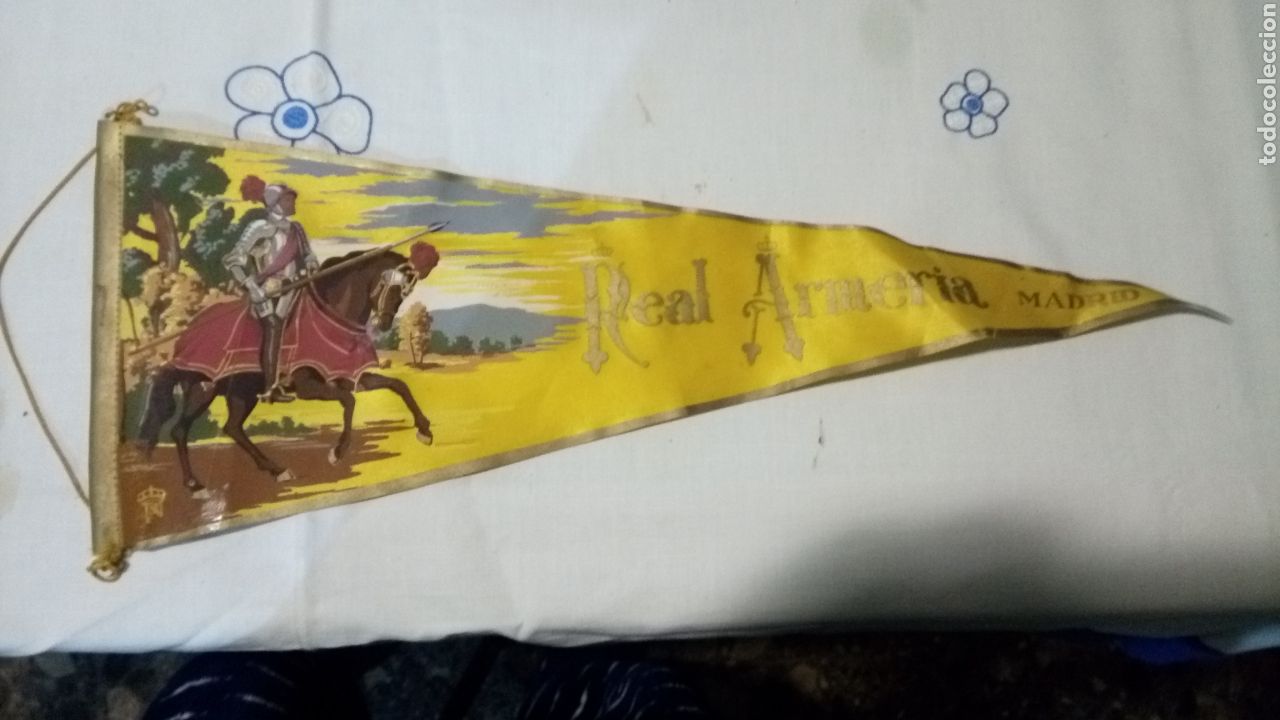 Coleccionismo deportivo: Bander&iacute;n Real Armer&iacute;a de Madrid - Foto 2
