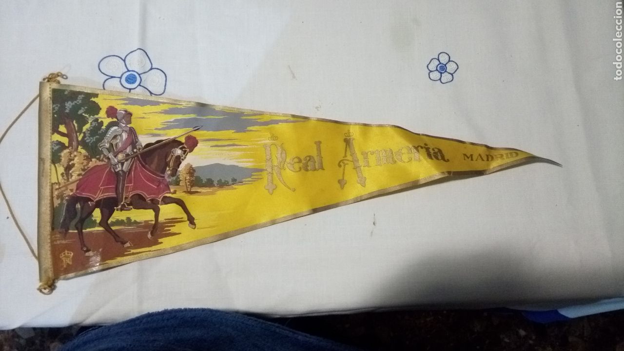 Coleccionismo deportivo: Bander&iacute;n Real Armer&iacute;a de Madrid - Foto 1