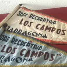 Coleccionismo deportivo: ESTANDARTE O BANDERA DE LA SOCIEDAD RECREATIVA “ LOS CAMPOS” TARRAGONA. 1940’S.. Lote 210082705