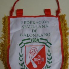 Coleccionismo deportivo: ANTIGUO BANDERÍN DE BALONMANO. FEDERACIÓN SEVILLANA DE BALONMANO FSBM. 35CM