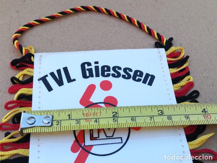 Coleccionismo deportivo: BANDER&Iacute;N BALONMANO TVL GIESSEN - Foto 3