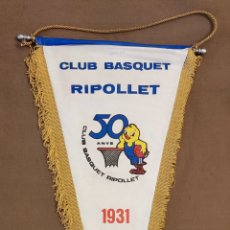 Coleccionismo deportivo: RIPOLLET BÀSQUET BANDERÍ CONMEMORATIU 50 ANYS BASKET 1981. Lote 303850673