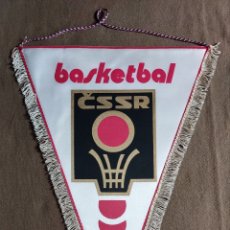 Coleccionismo deportivo: CZECHOSLOVAKIA BASKETBALL PENNANT CSSR BASKETBALL VLAJEC CIRCA 1970