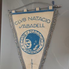 Coleccionismo deportivo: ANTIGUO BANDERIN CLUB NATACIÓN SABADELL 1916 50X30CM
