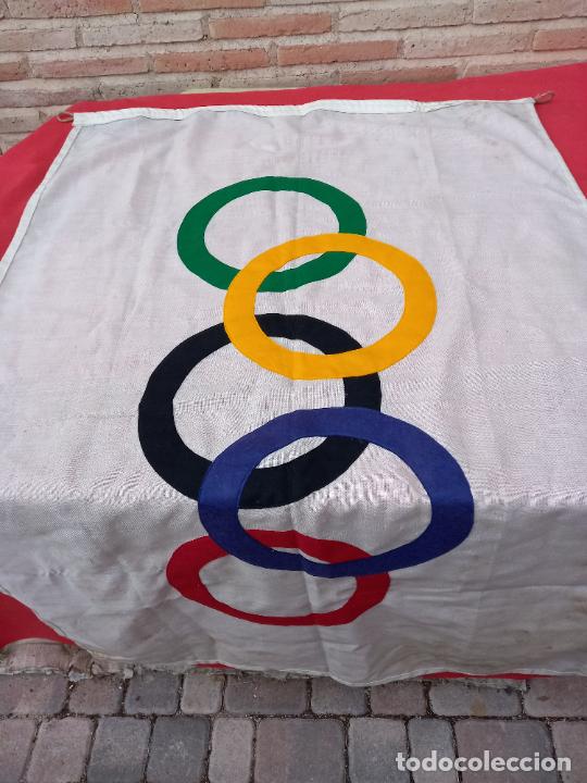 Coleccionismo deportivo: PANCARTA EN TELA CON LOS AROS OLIMPICOS. - Foto 2