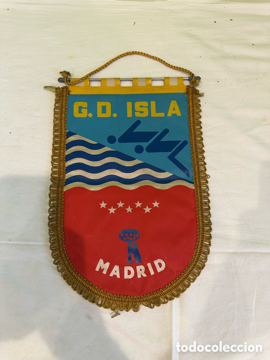 Coleccionismo deportivo: Bander&iacute;n G D Isla Madrid nataci&oacute;n waterpolo vintage