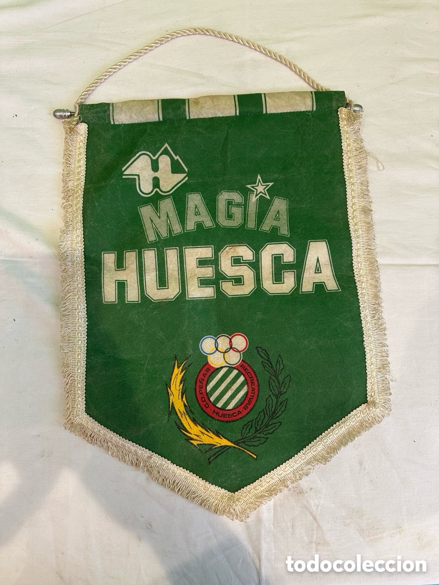 Coleccionismo deportivo: Bander&iacute;n antiguo Magia Huesca deporte Club Deportivo Huesca a&ntilde;os 80 90