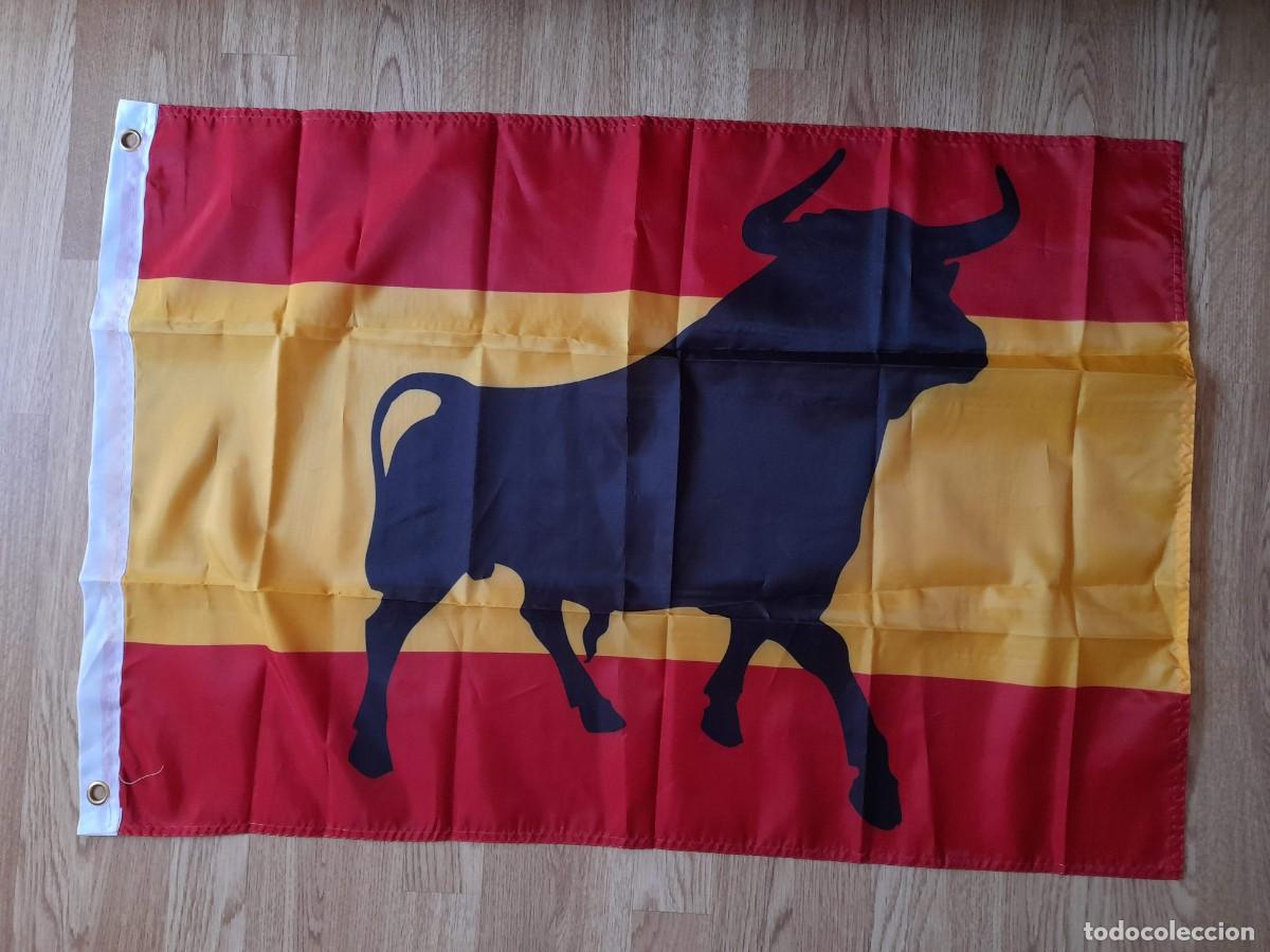 Coleccionismo deportivo: Bandera Espa&ntilde;a toro nueva - Foto 1