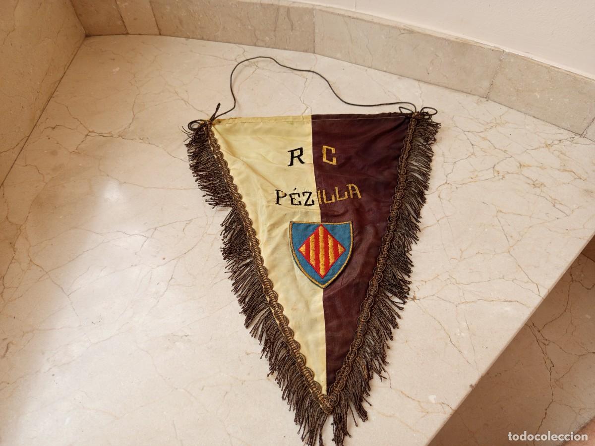 Coleccionismo deportivo: Antiguo bander&iuml;n de Rugby R C Pezilla # Pezilla La Riviere, Catal&agrave;, Catalunya Nord