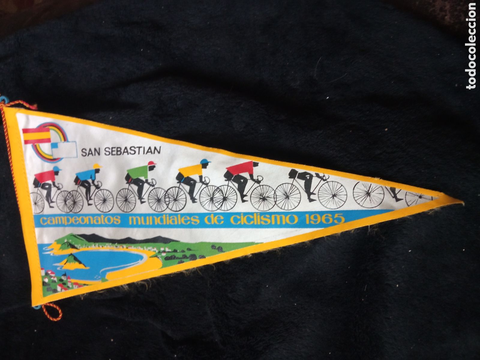 Coleccionismo deportivo: Antiguo banderin, San Sebasti&aacute;n, Campeonatos del Mundo de Ciclismo de 1966, mide 29 cm de altura