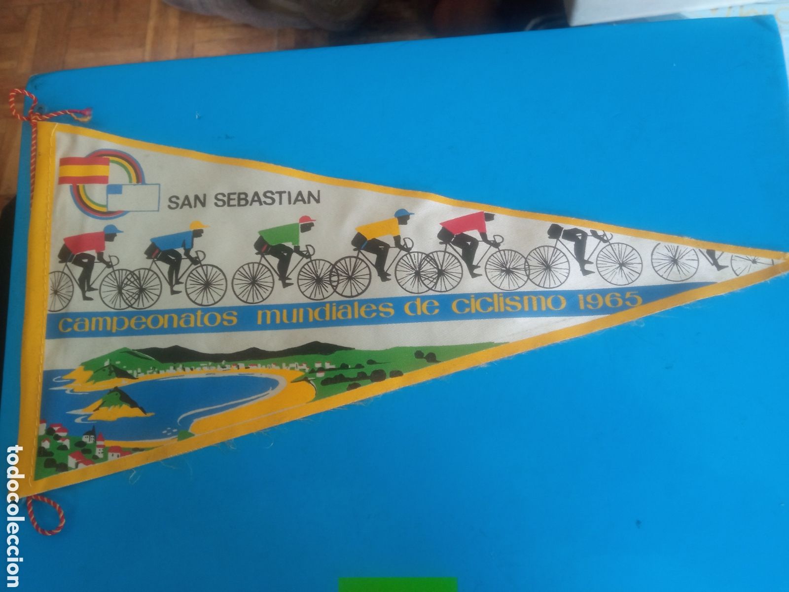 Coleccionismo deportivo: Antiguo banderin, San Sebasti&aacute;n, Campeonatos mundiales de Ciclismo 1965, 29 cm de altura
