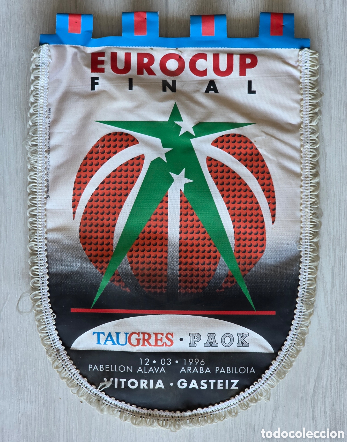 Coleccionismo deportivo: Bander&iacute;n Final Eurocup 1996 Taugr&eacute;s Baskonia Paok Sal&oacute;nica Baloncesto Pabell&oacute;n &Aacute;lava Vitoria Grecia