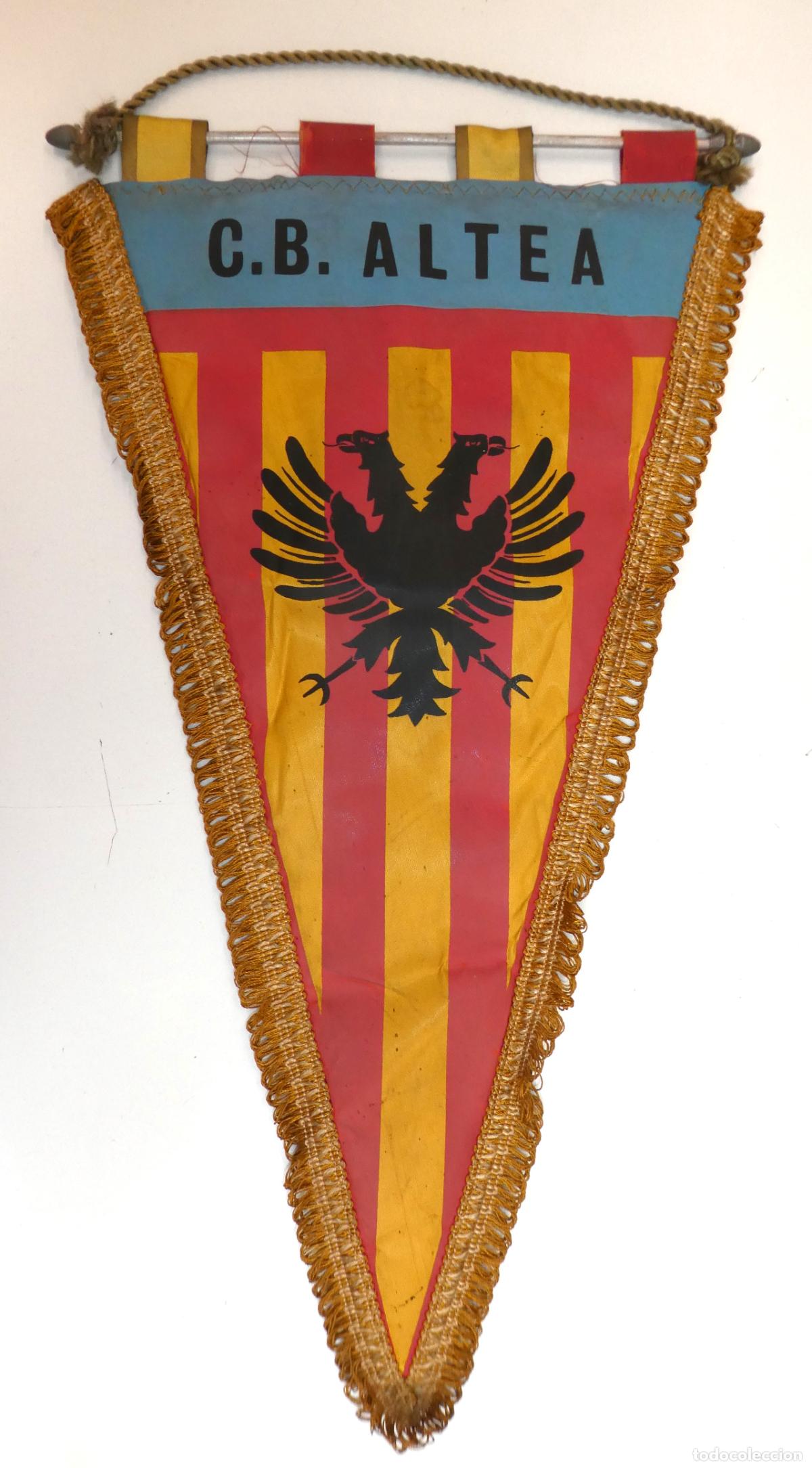 Coleccionismo deportivo: Escaso Banderin del Club Balonmano Altea ,a&ntilde;os 80 ,mide 46X24 cm