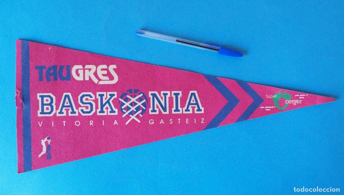 Coleccionismo deportivo: BANDER&Iacute;N: TAUGRES BASKONIA DE BALONCESTO. VITORIA GASTEIZ