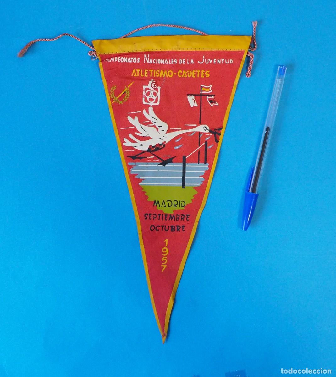 Coleccionismo deportivo: BANDER&Iacute;N: CAMPEONATOS NACIONALES DE LA JUVENTUD. ATLETISMO. MADRID. 1957