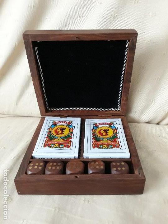 Barajas de cartas: CAJA DE MADERA CON BARAJAS Y DADOS - Foto 1