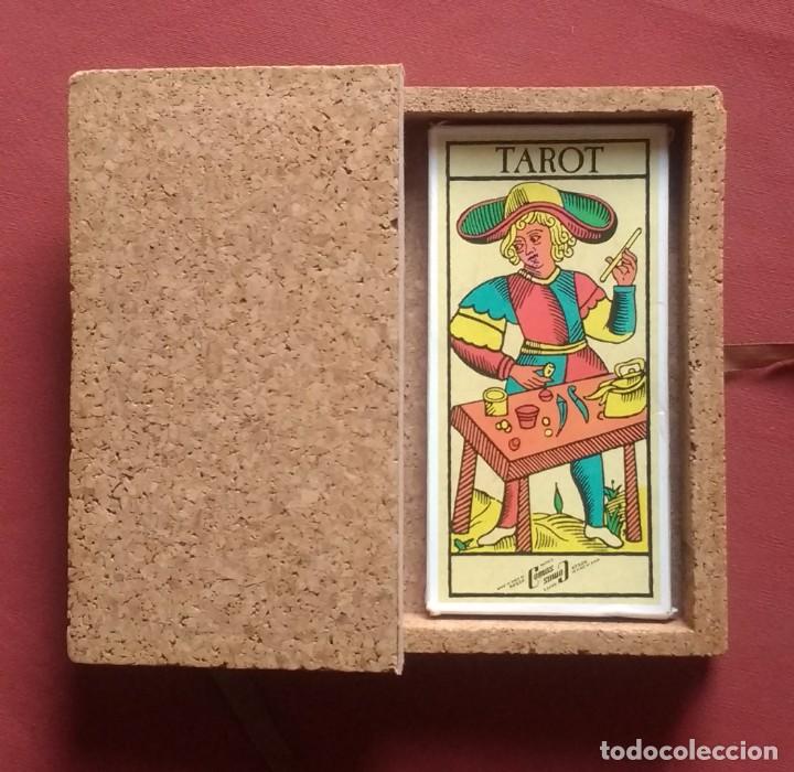 Barajas de cartas: TAROT CON ESTUCHE DE CORCHO - Foto 2