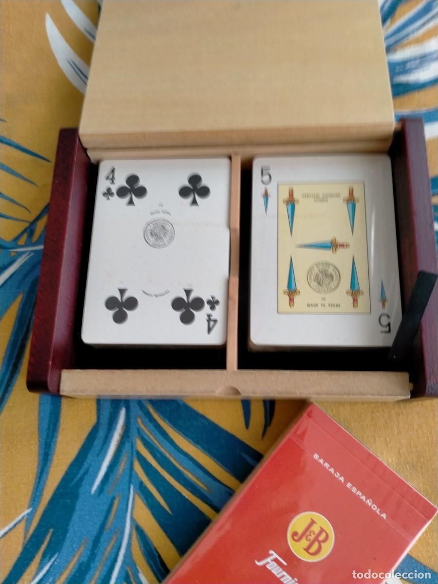 Barajas de cartas: Caja de madera con barajas de cartas - Foto 1