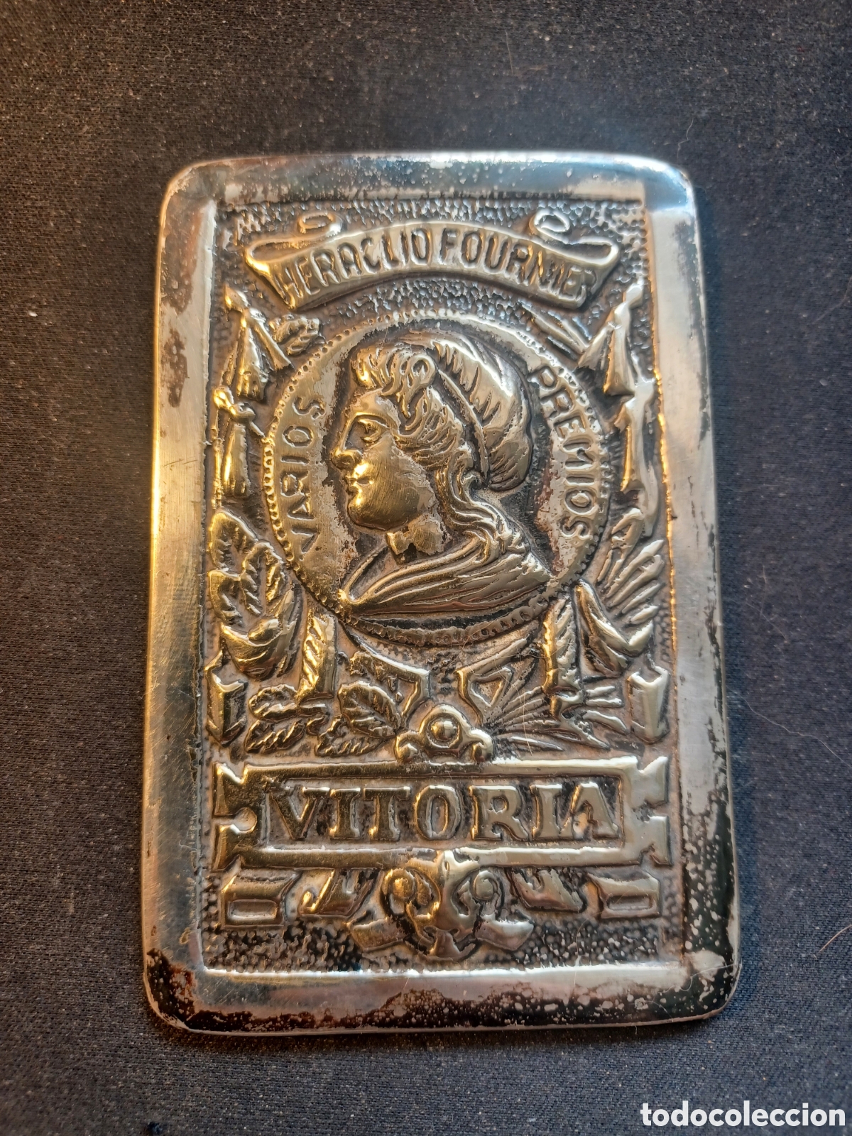 Barajas de cartas: PLACA METALICA DECORATIVA/PROMOCIONAL FOURNIER VITORIA-AS DE OROS-