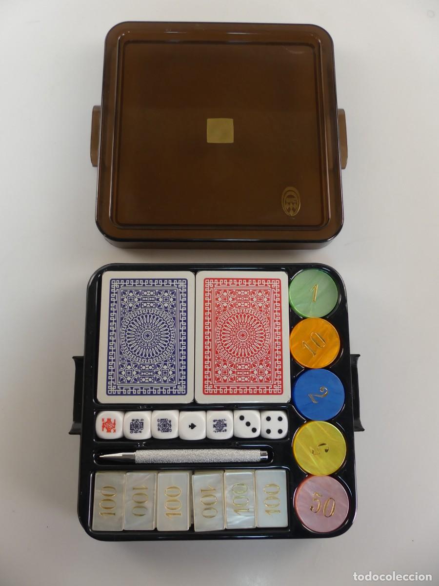 Barajas de cartas: estuche con barajas de cartas dados y fichas
