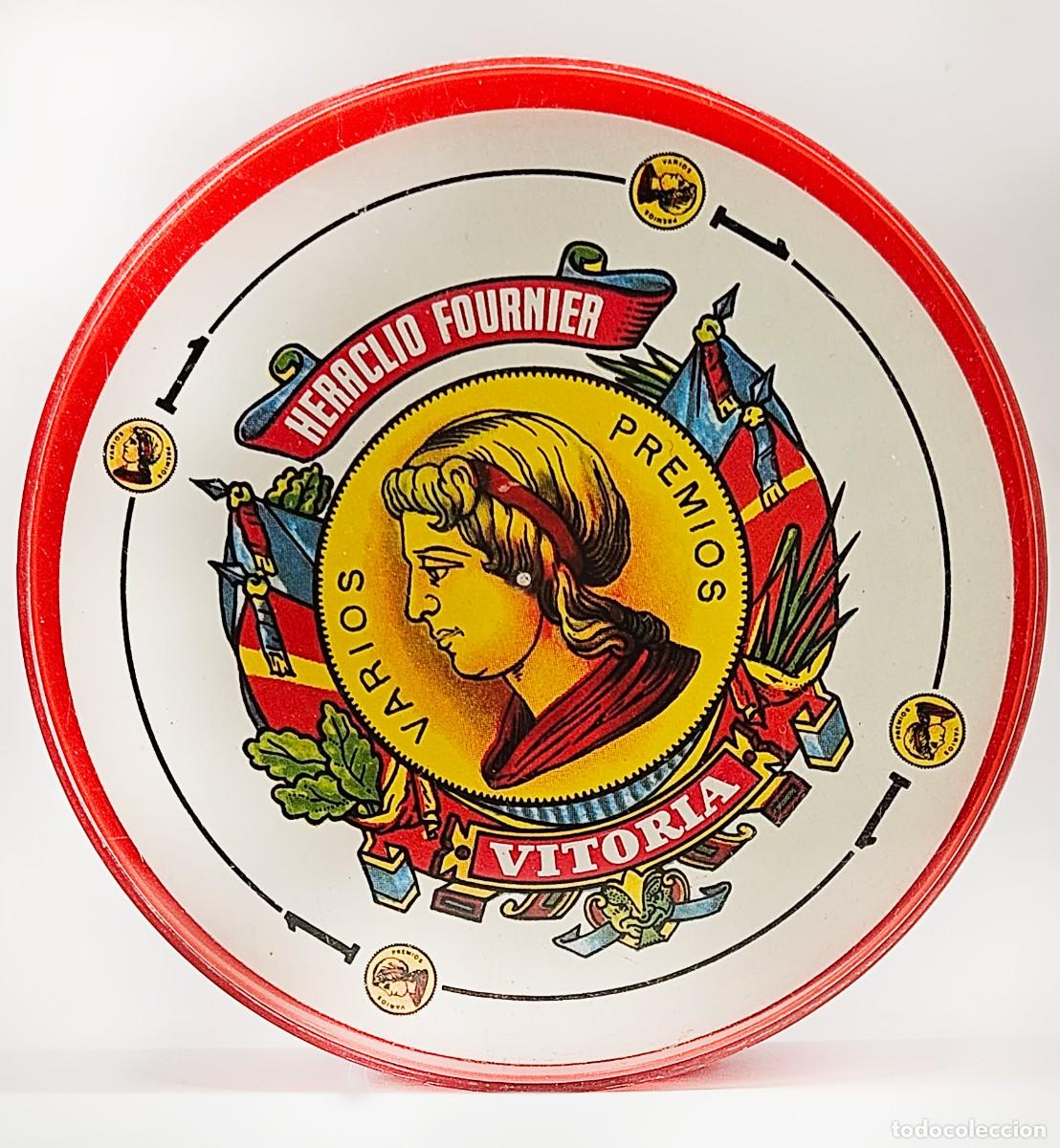 Barajas de cartas: Baraja espa&ntilde;ola redonda de Heraclio Fournier dise&ntilde;o circular y grabado cl&aacute;sico Vitoria con caja