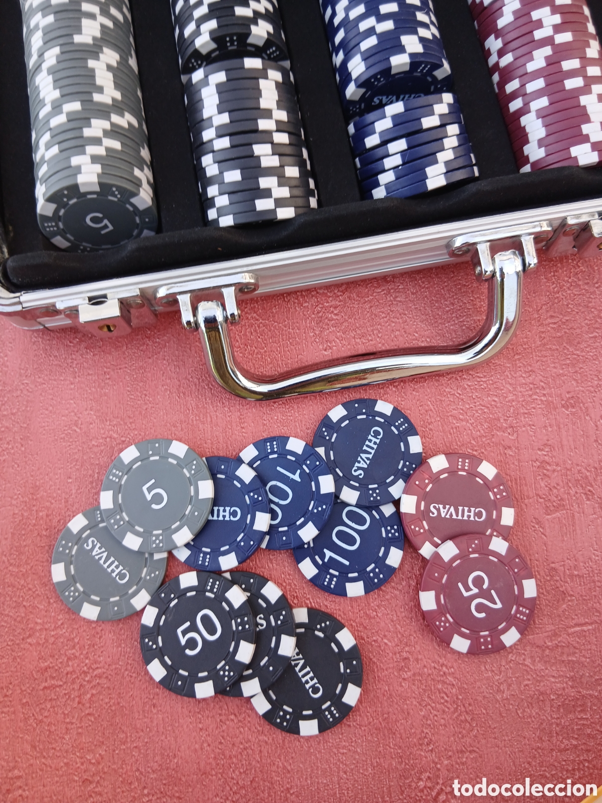 Barajas de cartas: Malet&iacute;n con fichas de pocker.