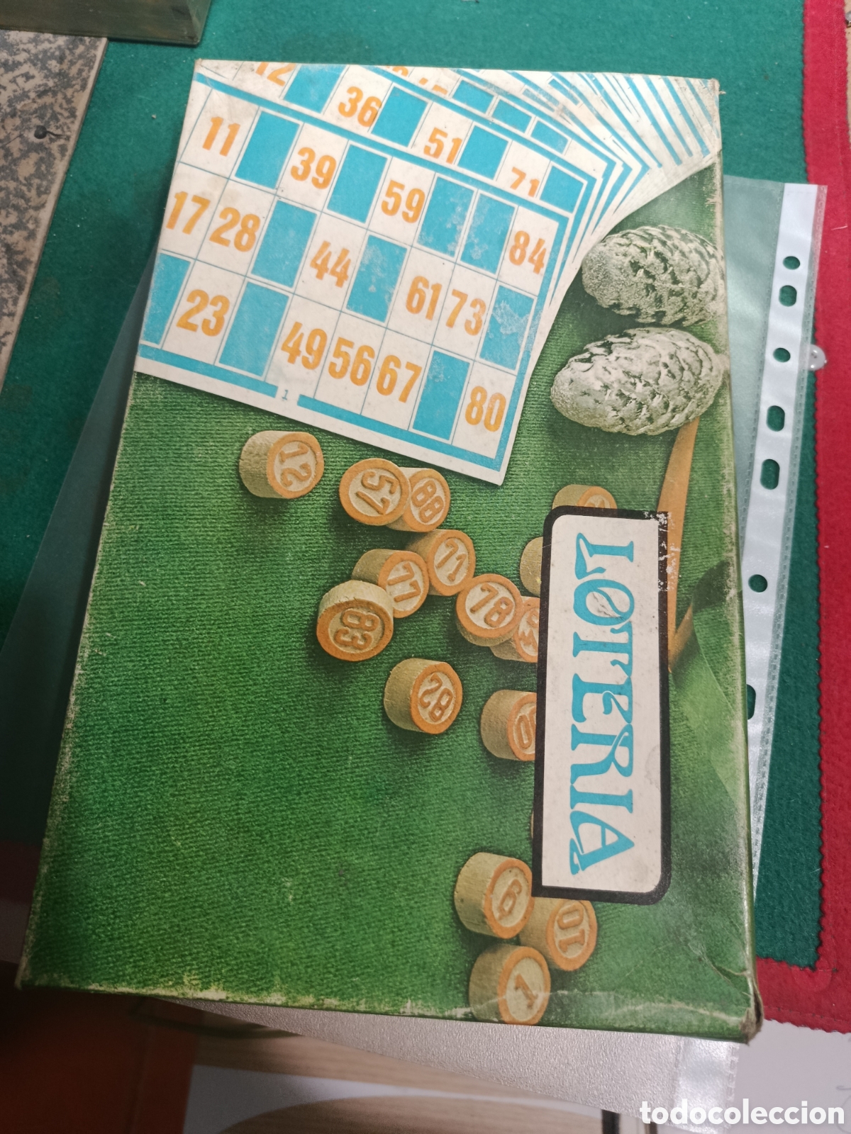 Barajas de cartas: Antiguo juego de Loter&iacute;a Familiar / Bingo. Fichas de madera y cartones. Vintage