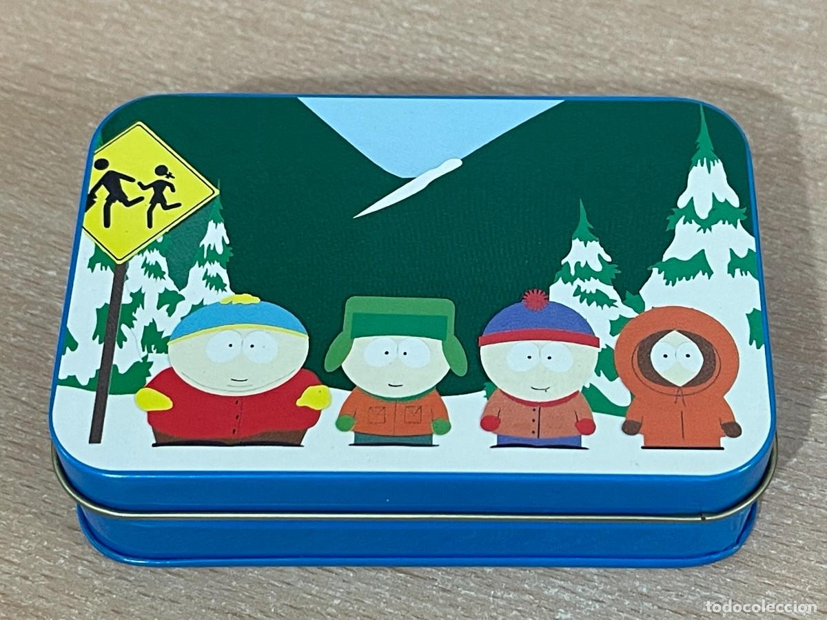 Barajas de cartas: Baraja de P&oacute;ker SOUTH PARK 1998 Comedy Central en estuche de metal naipes cartas