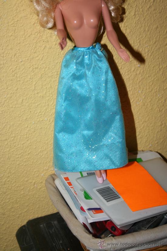 Barbie y Ken: falda original mu&ntilde;eca barbie - Foto 1