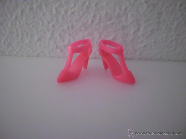 Barbie y Ken: Botas zapatos de la mu&ntilde;eca barbie - Foto 1