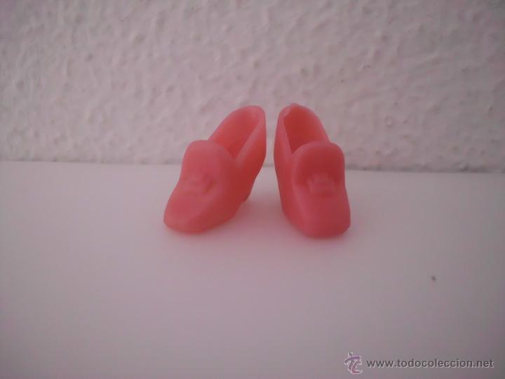 Barbie y Ken: Botas zapatos de la mu&ntilde;eca barbie - Foto 1