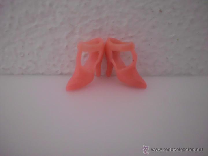 Barbie y Ken: Botas zapatos de la mu&ntilde;eca barbie - Foto 1