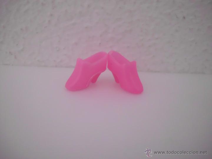 Barbie y Ken: Botas zapatos de la mu&ntilde;eca barbie - Foto 1