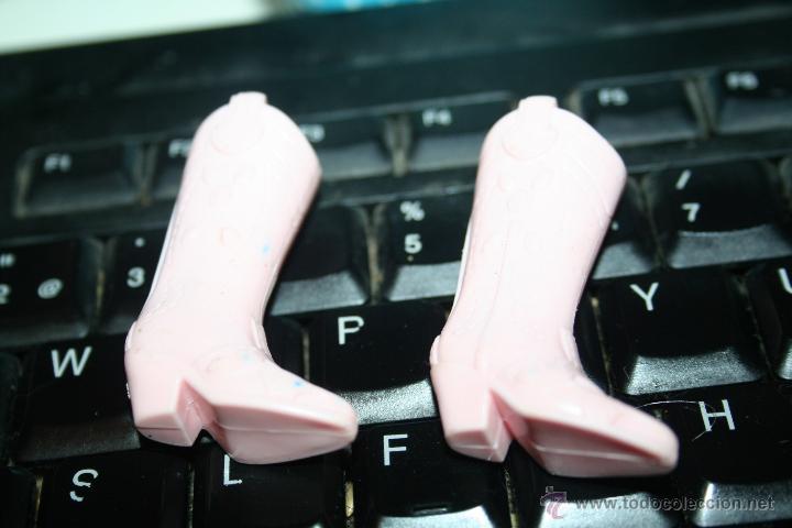 Barbie y Ken: botas mu&ntilde;eca barbie - Foto 1